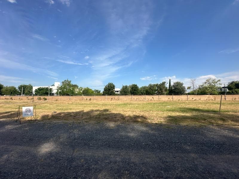 Lote en Country en Venta — foto 1