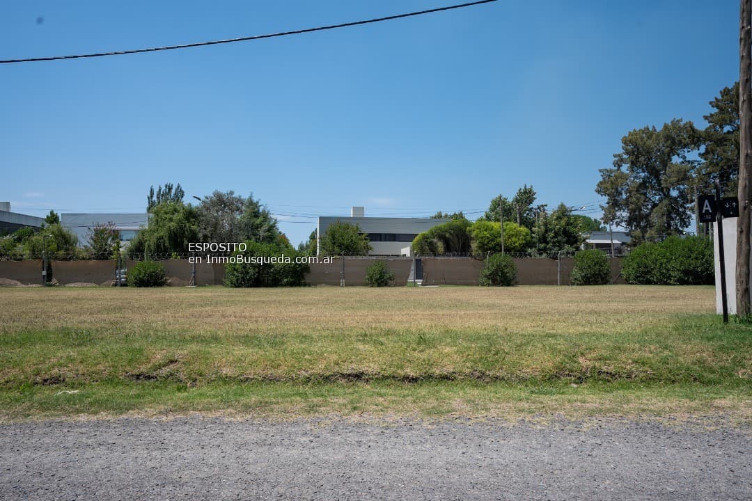 Lote en Country en Venta — foto 1