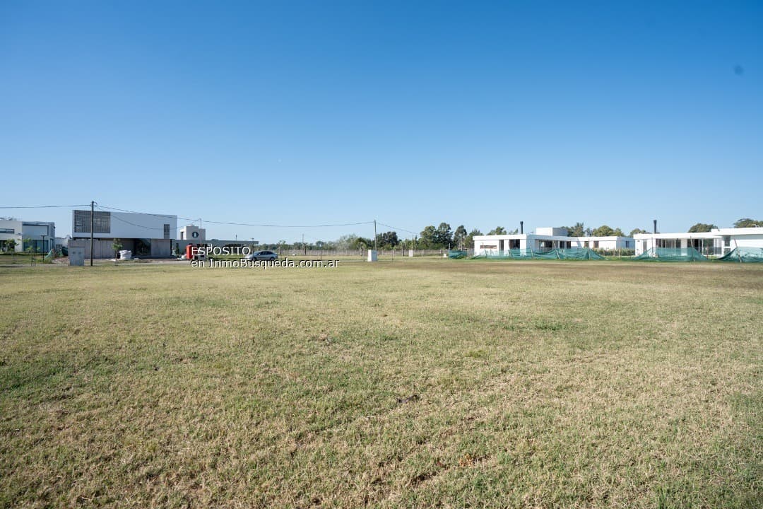 Lote en Country en Venta — foto 1