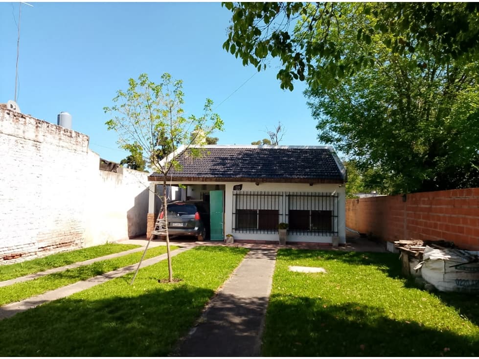VENDO CASA en San Antonio de Padua con Pileta — foto 1