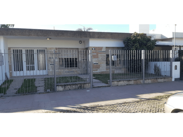 Venta Bº AYACUCHO. sobre calle Toledo. GRAN CASA