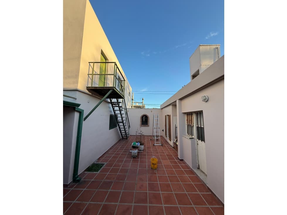 Hermosa Casa Esquina en Venta Bº General Savio. 3 Dorm. — foto 4