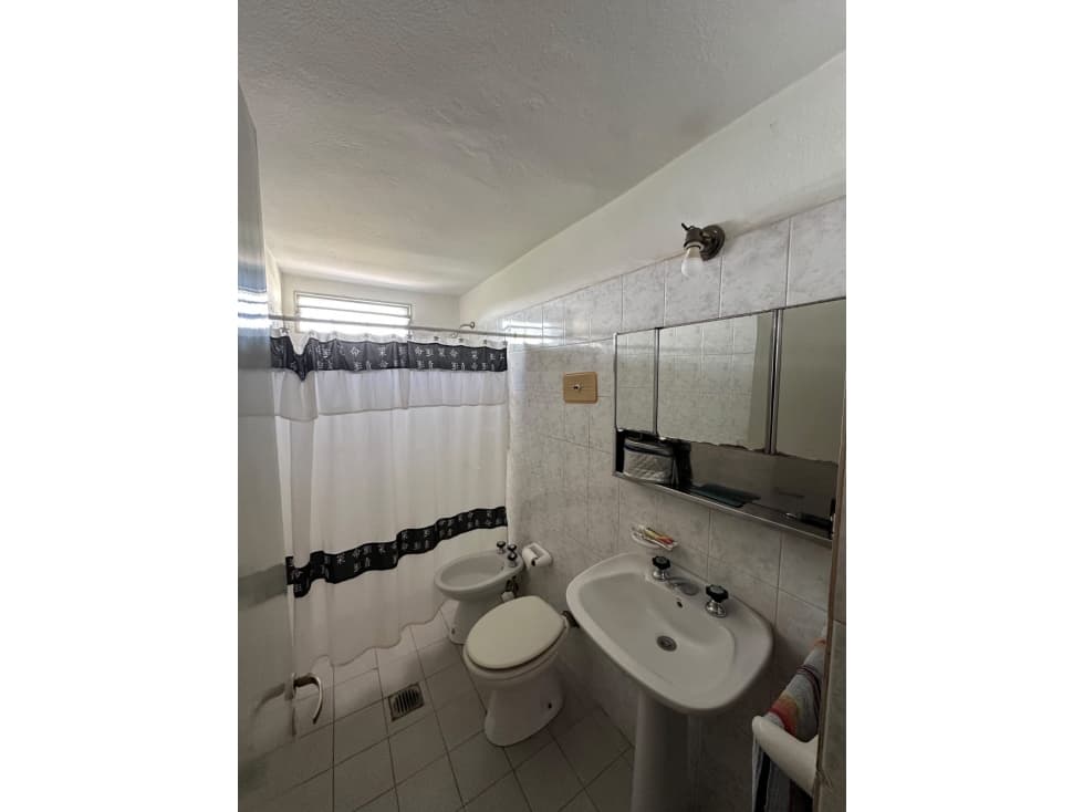 ALQUILER CASA CON GRAN PATIO B° TALLERES — foto 5