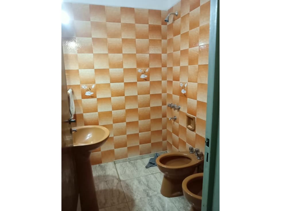 VENTA CASA Y 2 DPTOS B° LICEO 2° SECCION — foto 4