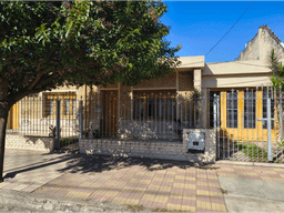 VENTA CASA 2 DORM + DEPTO en Bº AYACUCHO
