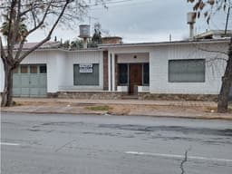 Casa 2 Dorm. y Cochera en Alquiler - Lujan de Cuyo