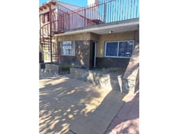 Casa 3 Dorm. y Cochera en Alquiler - Las Heras
