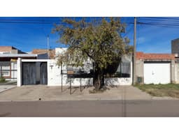 CASA CON DEPARTAMENTOS BARRIO SAN ROQUE