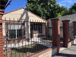 CASA PH AL FRENTE EN ALQUILER. ITUZAINGO NORTE