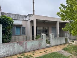 CASA AMERICANA. ITUZAINGO SUR. A 50 MTS. AVENIDA RIVADAVIA