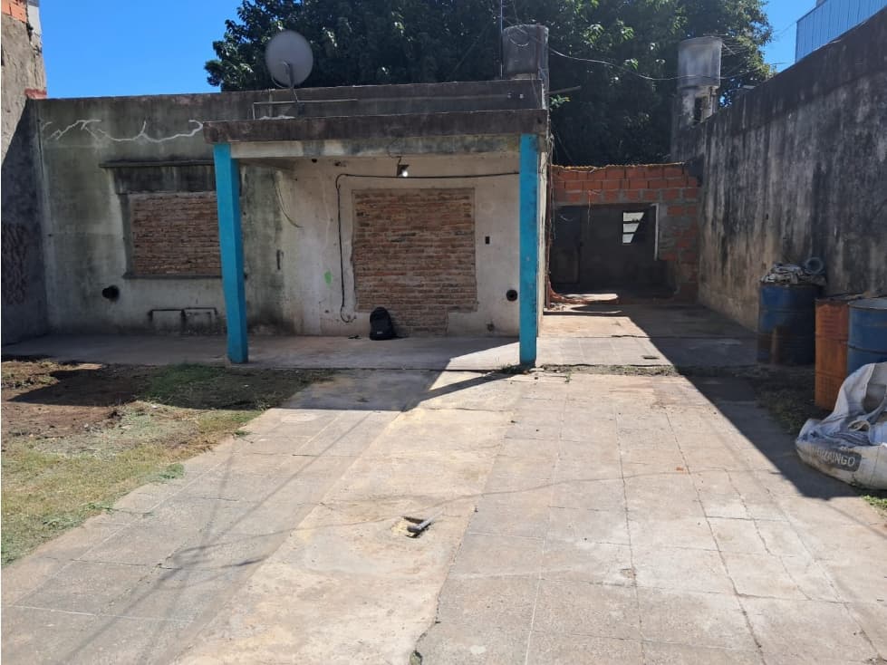LOTE CON MEJORAS. EXCELENTE UBICACION. PROXIMO ACCESO OESTE EN VENTA — foto 3