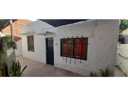 IMPECABLE CASA EN COMPLEJO HABITACIONAL. ALQUILER. ITUZAINGO NORTE