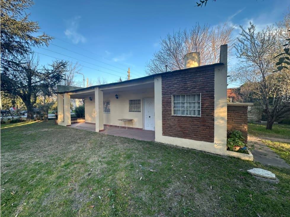 IMPORTANTE CASA QUINTA A METROS DEL CENTRO — foto 1