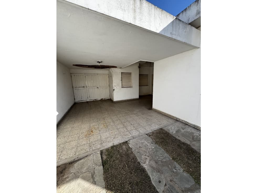 Casa Céntrica sobre avenida a refacciónar — foto 3
