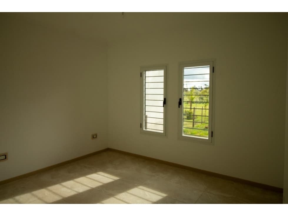 Casa nueva con amplio lote — foto 6