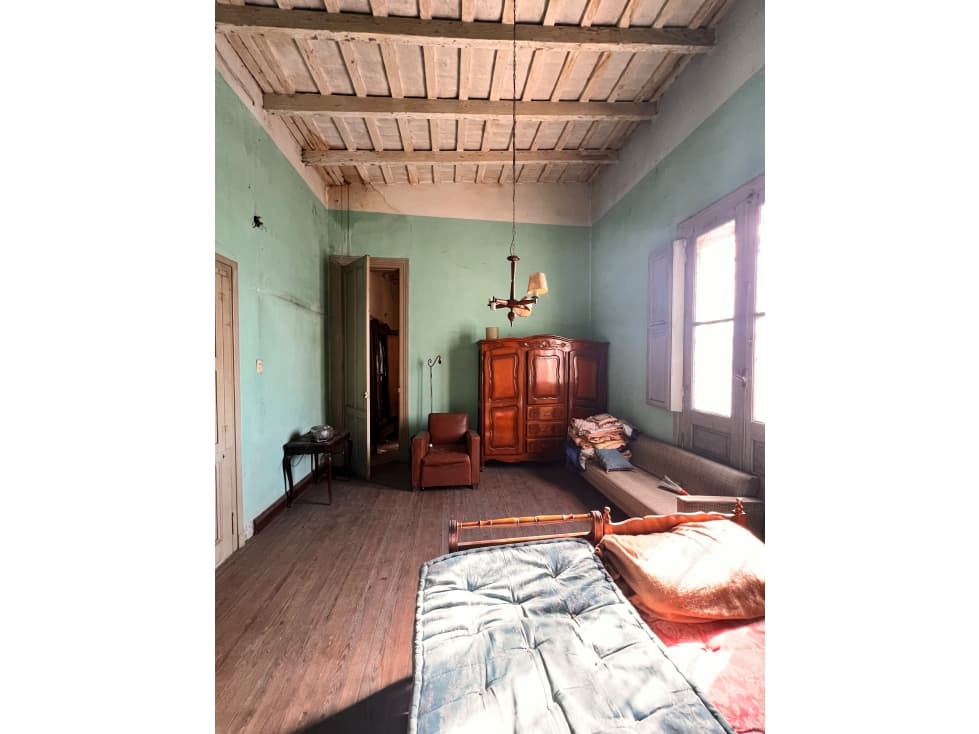 Importante casa a refacciónar con local y depto — foto 5