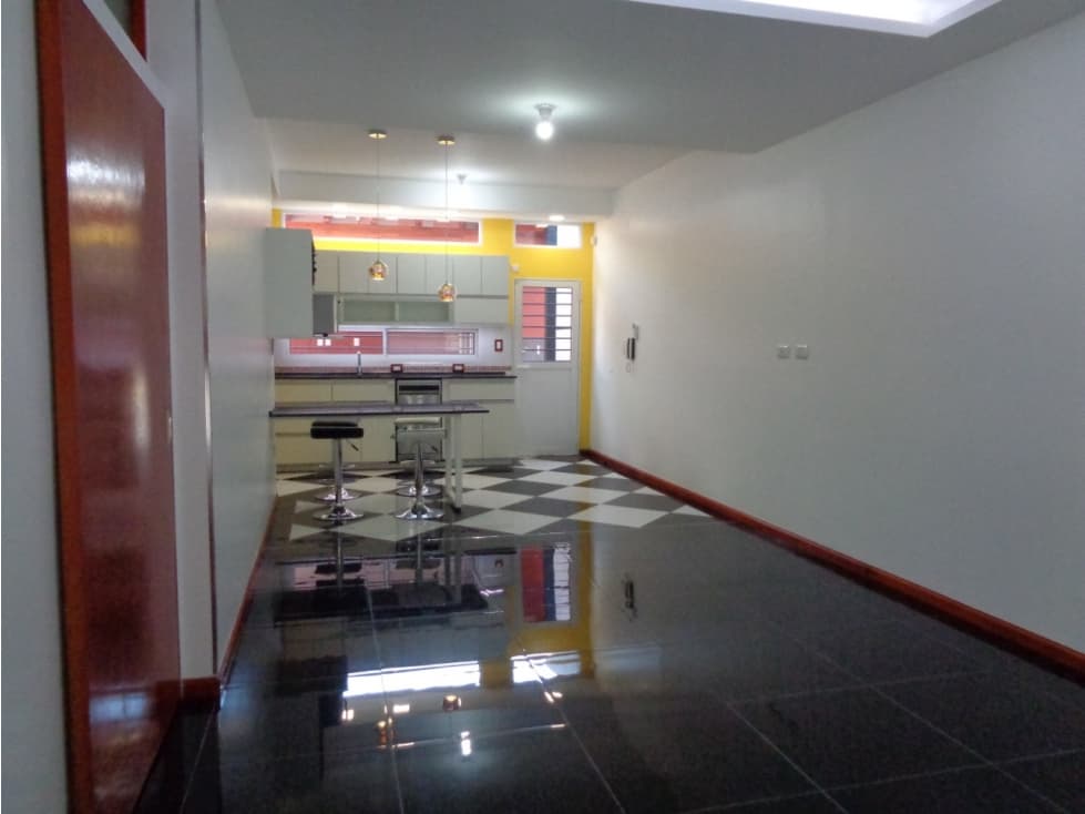 El Rubí de Saenz Peña, casa 2 ó 3 dormitorios impecable y equipada! — foto 1