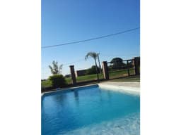 Casa con 2 dormitorios y pileta en Colonia Benitez, B° Los Hornos