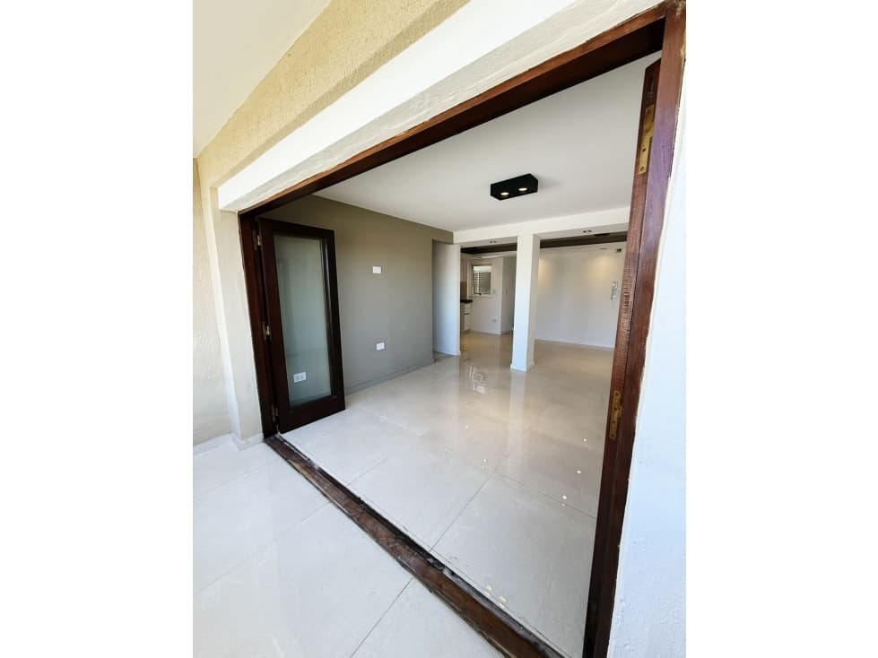 Departamento 2 dormitorios, moderno, ubicación privilegiada — foto 2
