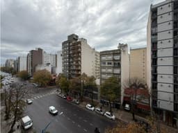 1 AMBIENTE A LA CALLE LUMINOSO CON BALCON SALIENTE - COLON 2628