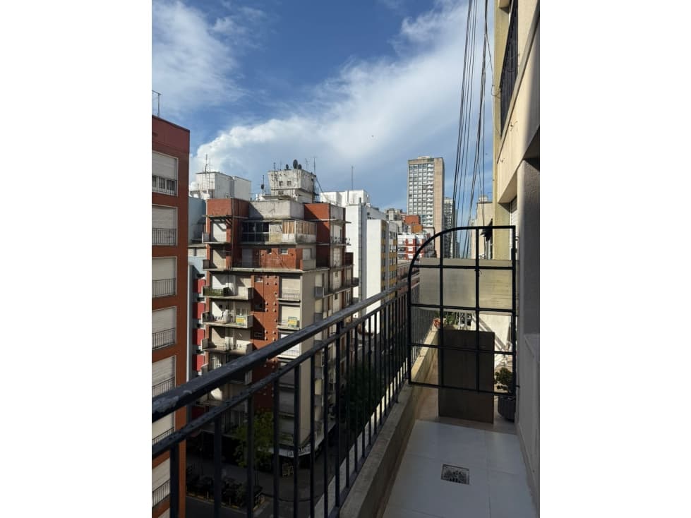 1 AMBIENTE A LA CALLE CON BALCON SALIENTE - CORRIENTES 1910 — foto 4