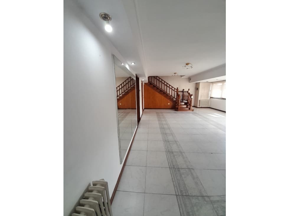CASA EN 1º PISO DE 5 AMBIENTES -MACROCENTRO-110 M2 — foto 2