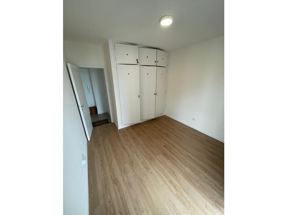 DEPARTAMENTO 2 AMBIENTES A LA CALLE CON BALCON - CENTRO — foto 4