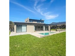 VENTA CASA 3 AMBIENTES CON PISCINA Y PARQUE SAN BENITO