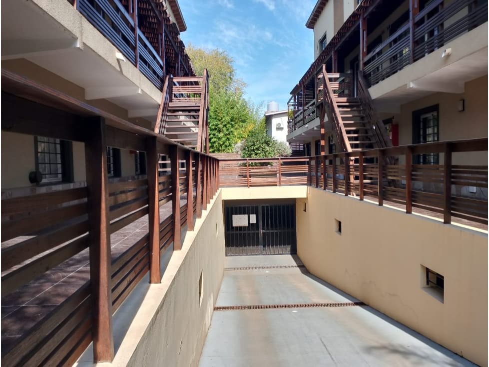 PINAMAR- CENTRICO DEPARTAMENTO CON DOBLE COCHERA CUBIERTA — foto 3