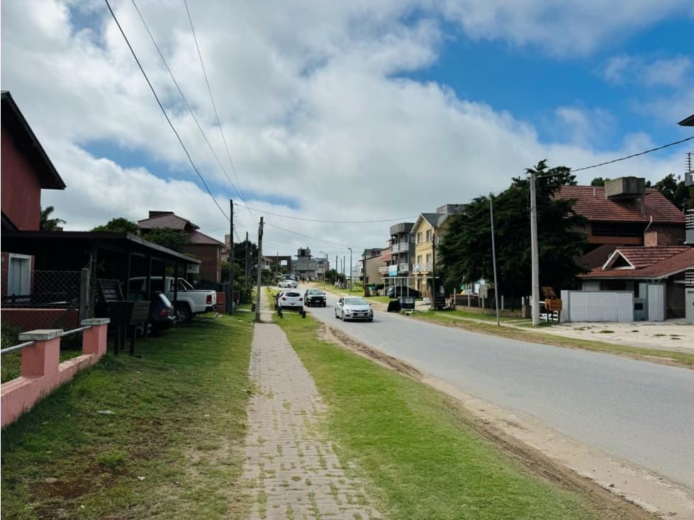LOTE MULTIFAMILIAR MAR DE OSTENDE A METROS DEL MAR — foto 2