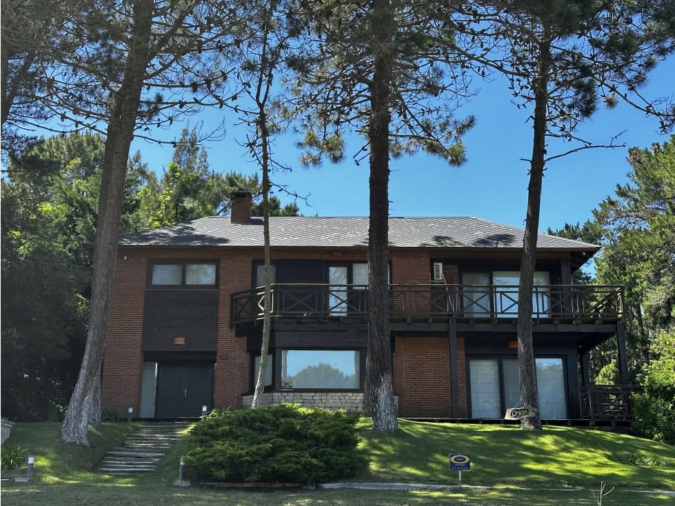 PINAMAR - CASA TIMON - VISTA PLENA AL GOLF — foto 2