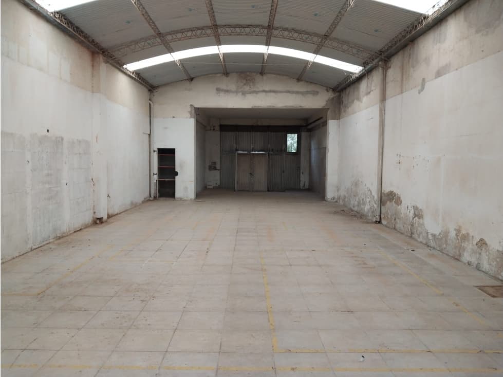 Alquiler galpón zona Juan B Justo — foto 2