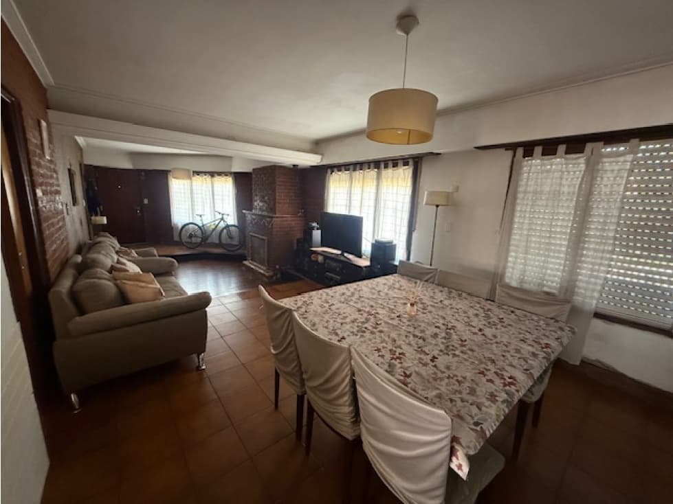 Chalet 4 ambientes en Venta - Todo en Esquina — foto 3