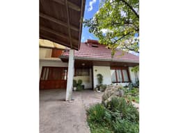 CHALET DE 6 AMBIENTES CON QUINCHO - BARRIO LOS PINARES