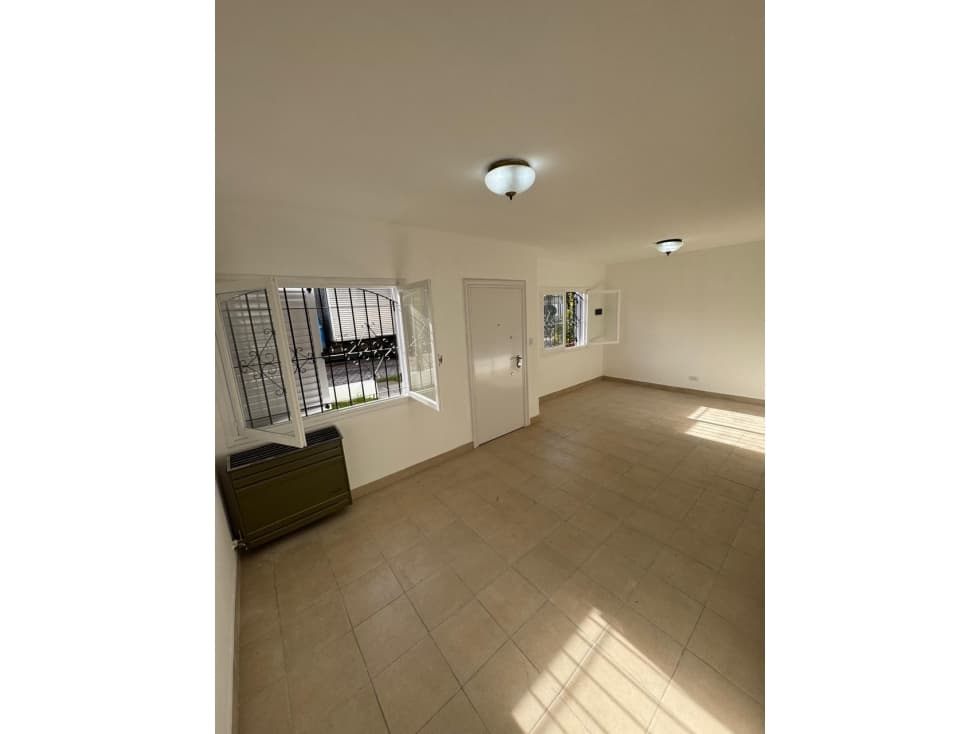 CASA DE 4 AMBIENTES CON GARAGE Y PATIO - CONSTITUCION AL 9200 — foto 5