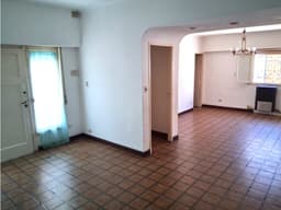 ALQUILER CHALET COMERCIAL 4 AMB. CON DEPEND SAN MARTIN ESQ PAMPA