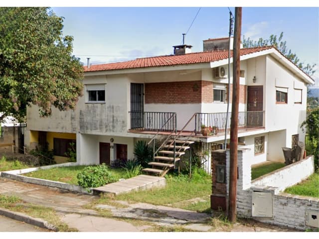 Chalet en block: 3 unidades. Garage. Parque - Villa Carlos Paz