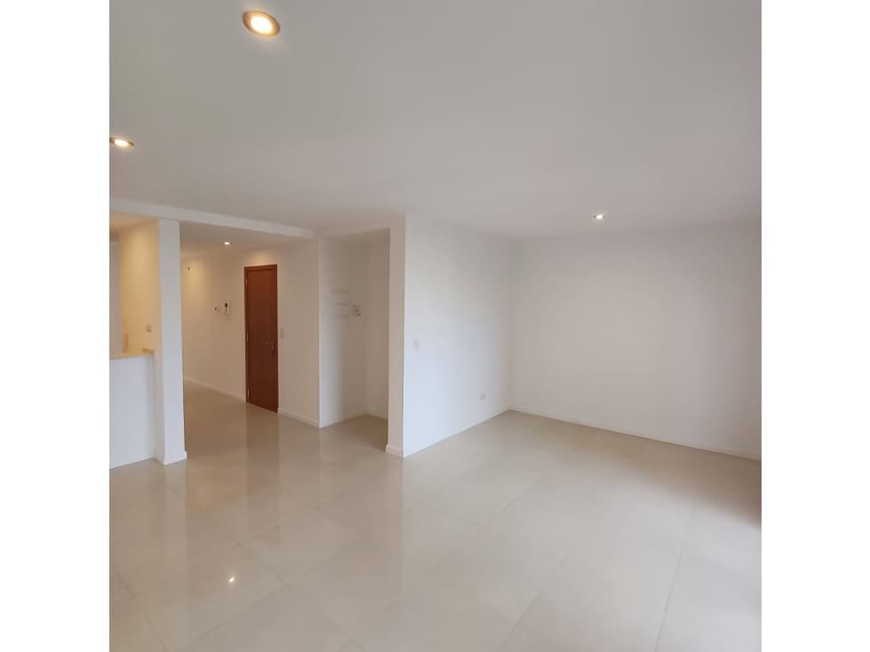 3 AMB. SEMI PISO CON COCHERA Y BAULERA. — foto 2