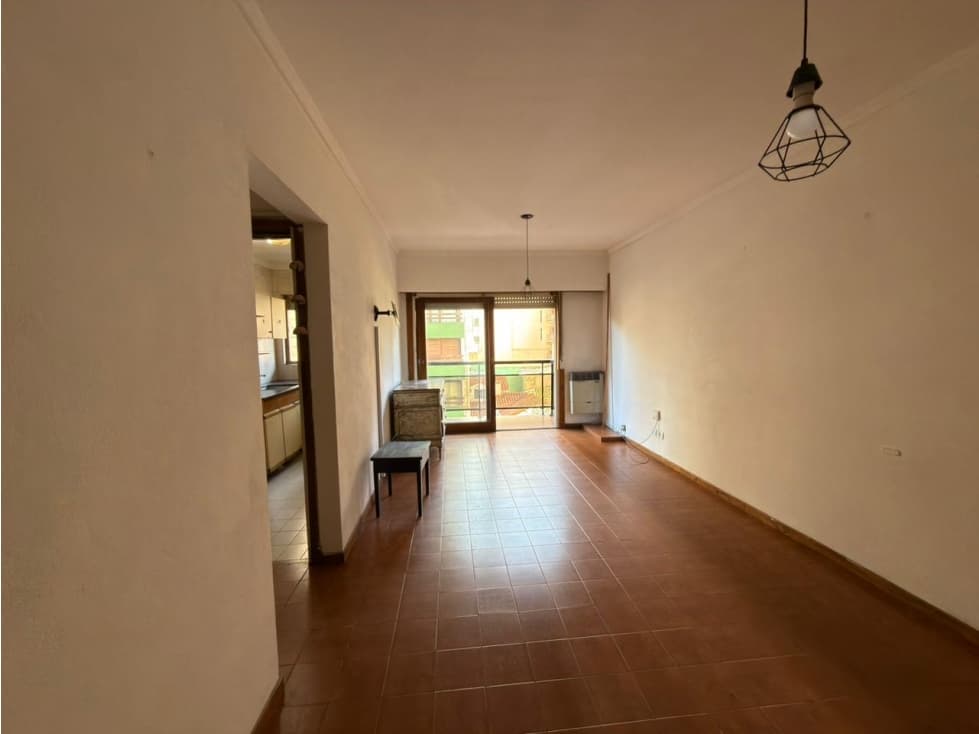 VENTA MONO AMBIENTE A L CALLE CON BALCON - LA PERLA — foto 3