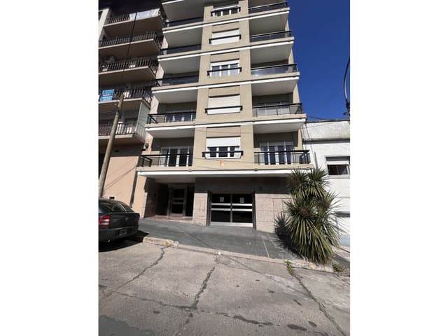VENTA / PISO DE 4 AMBIENTES CON DEPENDENCIA Y COCHERA/ MAR DEL PLATA