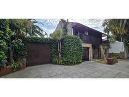 Se vende Chalet de 6 amb más lote lindero con quincho