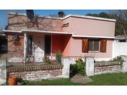 Se vende o permuta casa de 3 ambientes en Mechongue.
