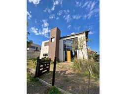 CASA C/ 3 DORMITORIOS EN ALQUILER PERMANENTE BARRIO BECCIU VCP