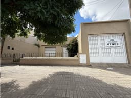 Casa bien ubicada