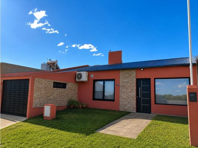 Vendo Casa Con Dos Dor y Pileta en Caseros, Entre Ríos.