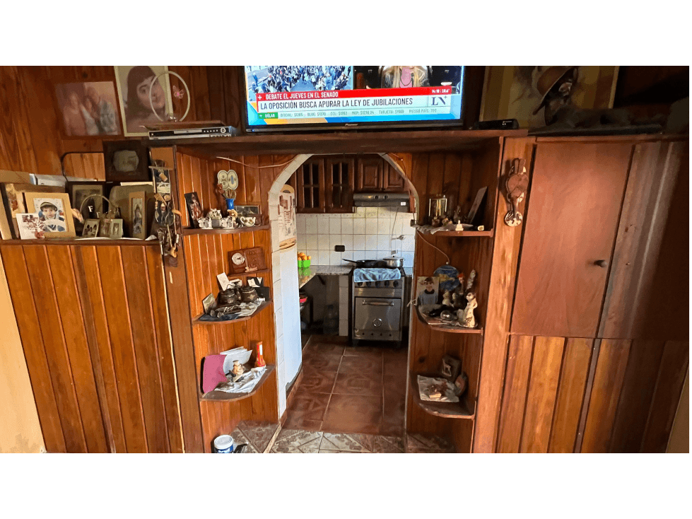 Casa 3 dormitorios con local y 2 cocheras Gonnet — foto 2