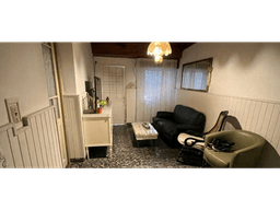 Casa 3 dormitorios con local, parque y cochera La Plata