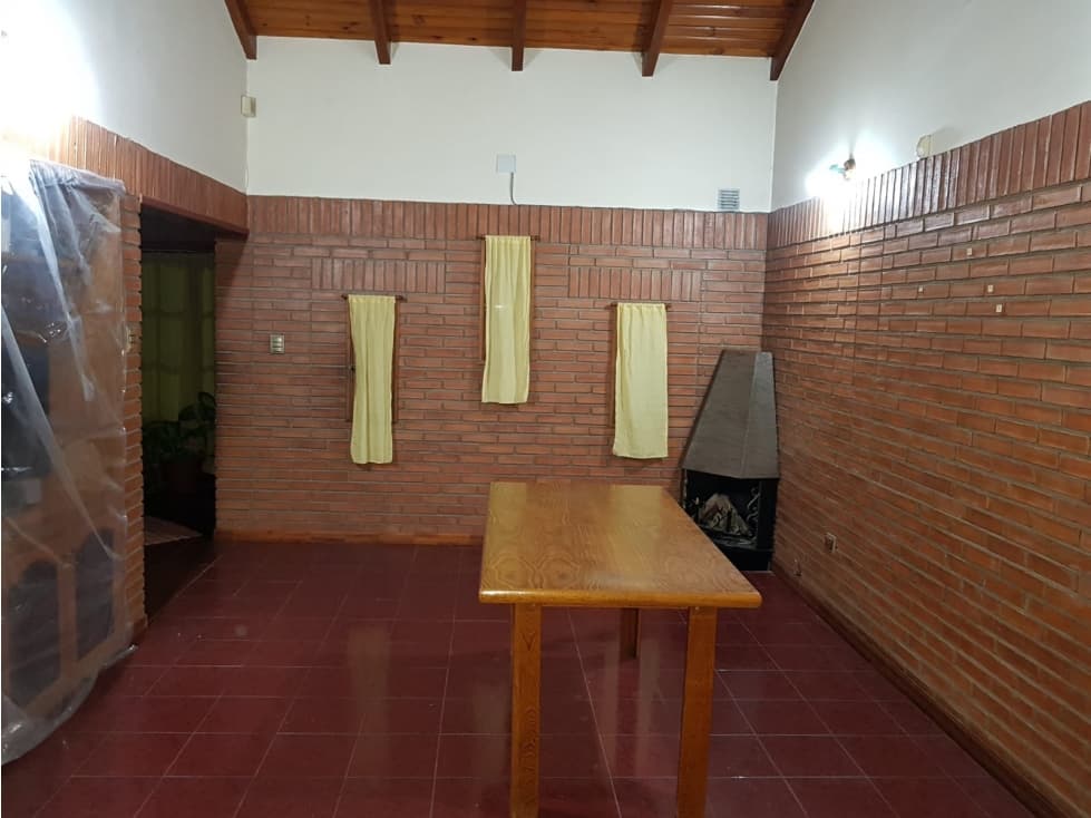 Casa 3 dorm Amplio Patio cerca de P Sarmiento — foto 3