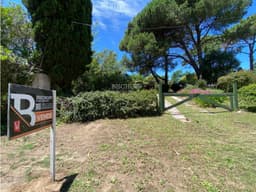 CASA DE 2 AMBIENTES CON ESTACIONAMIENTO SEMICUBIERTO