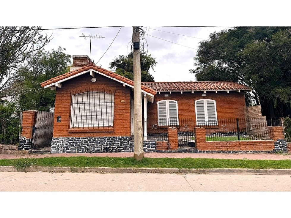 VENTA DE CASA CENTRICA EN CAPILLA DEL MONTE — foto 1